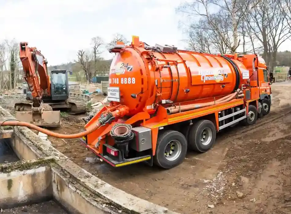 UK Environmental Maintenance - Tanker Image 4